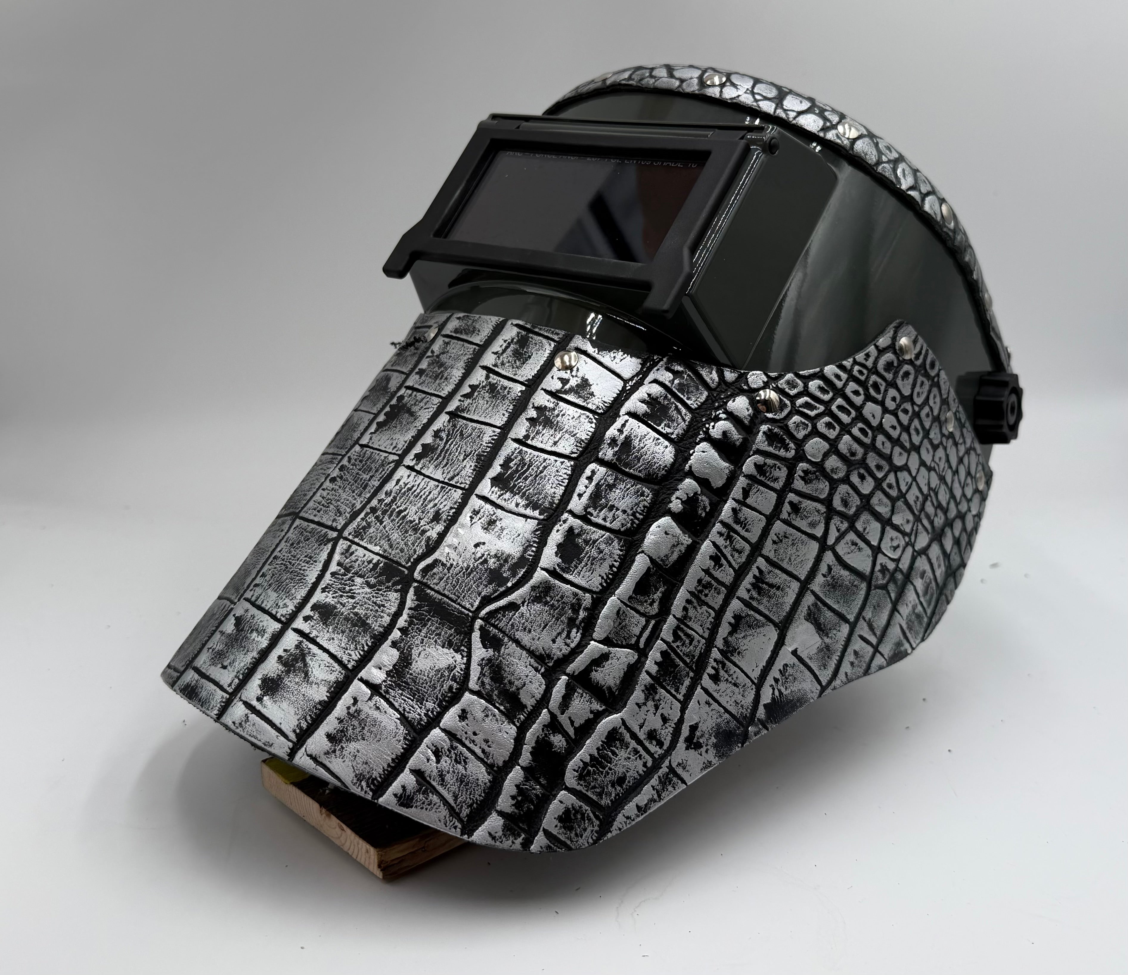 ***IN STOCK 87*** Outlaw Leather - SLIMLINE - Metal caiman Faux Leather